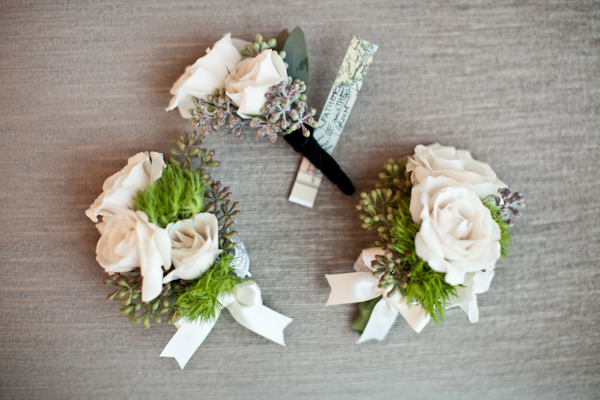 cream rose wedding flowers